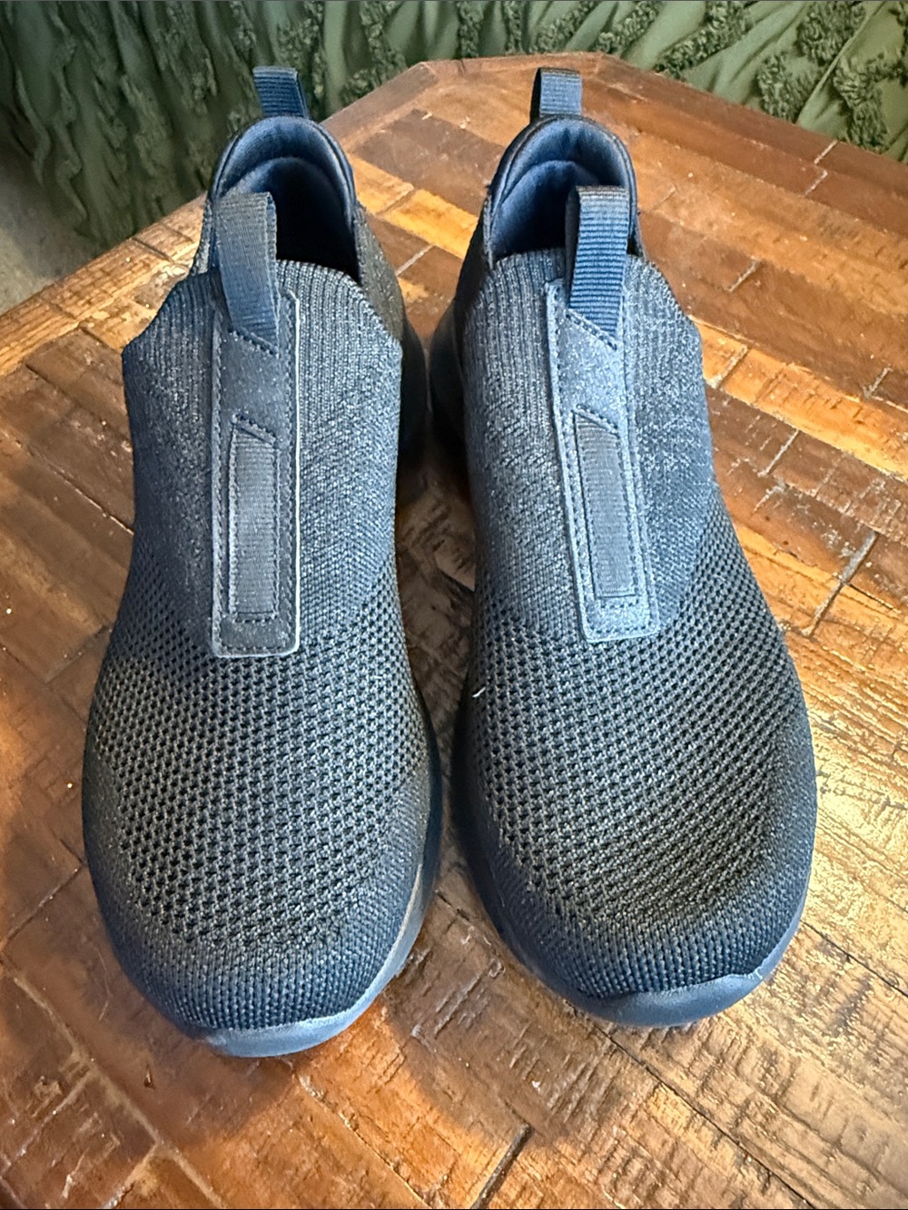 Skechers women’s black  Slip-On Knit Sneakers